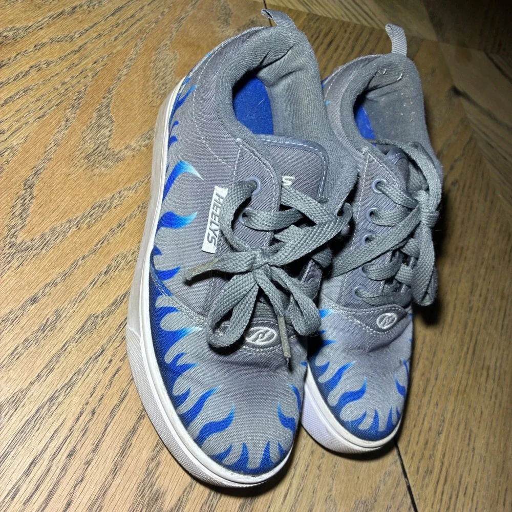 Heelys skate shoes